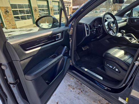 Used 2020 Porsche Cayenne S image 15