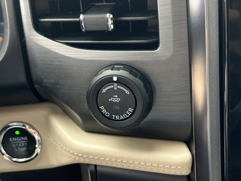 Used 2022 Ford Expedition Platinum RWD image 19