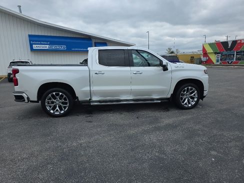 Used 2019 Chevrolet Silverado 1500 High Country w/ Technology Package AWD/4WD image 6