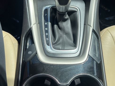 Used 2014 Ford Fusion SE w/ Equipment Group 202A FWD image 15