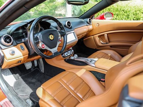 Used 2010 Ferrari California image 25