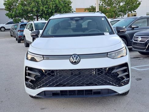 New 2026 Volkswagen Tiguan SE R-Line FWD image 2