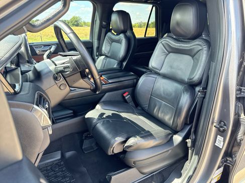 Used 2021 Lincoln Navigator L Reserve AWD/4WD image 11