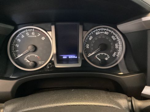 Used 2019 Toyota Tacoma SR5 AWD/4WD image 11