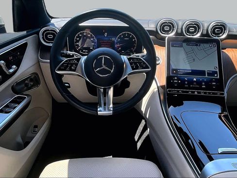 Used 2023 Mercedes-Benz GLC 300 4MATIC image 5