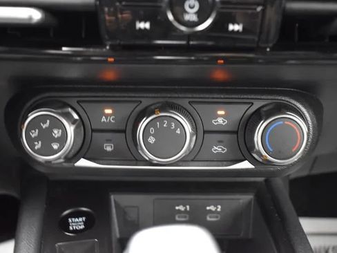 Used 2025 Nissan Kicks SV FWD image 31