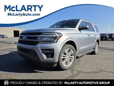 Used 2024 Ford Expedition XLT RWD image 1