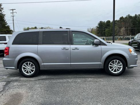 Used 2019 Dodge Grand Caravan SXT FWD image 12
