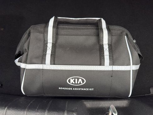 Used 2023 Kia K5 LXS image 9