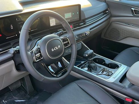 New 2026 Kia Carnival EX image 8