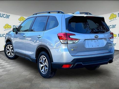 Used 2023 Subaru Forester Premium image 4