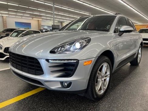 Used 2018 Porsche Macan AWD/4WD image 2