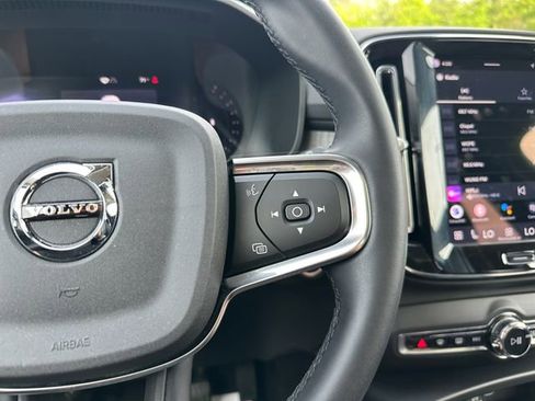 Used 2023 Volvo XC40 B5 Plus AWD/4WD image 22