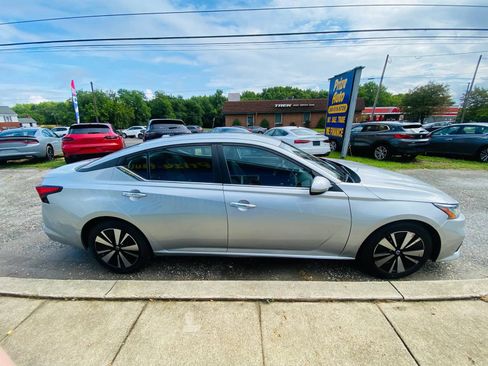 Used 2022 Nissan Altima 2.5 SV FWD image 6