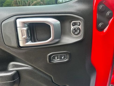 Used 2022 Jeep Gladiator Rubicon w/ Cold Weather Group AWD/4WD image 11