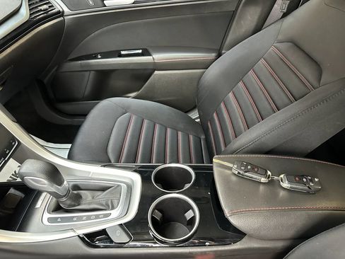 Used 2014 Ford Fusion SE FWD image 17