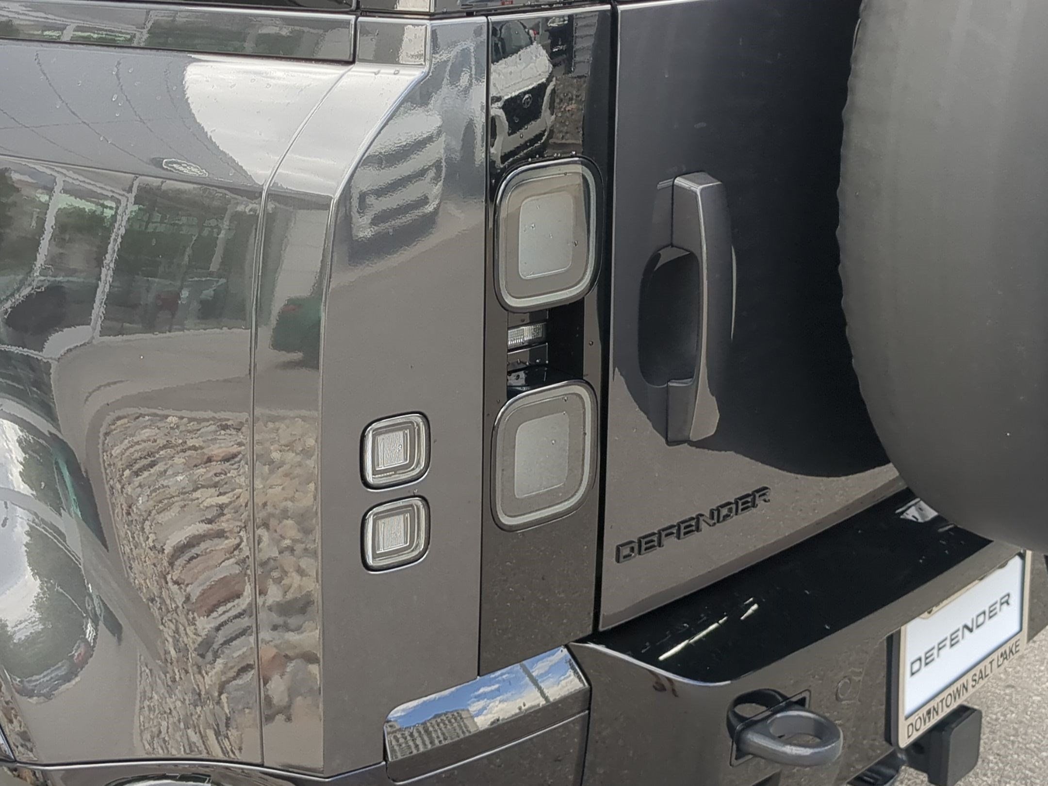 New 2026 Land Rover Defender 110 X-Dynamic SE AWD/4WD image 11