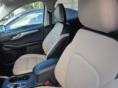 Used 2022 Ford Escape SEL image 16