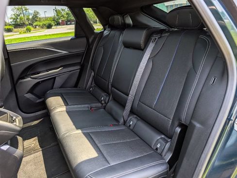 Used 2024 Cadillac Lyriq Luxury AWD/4WD image 18
