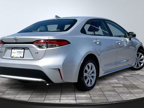Used 2022 Toyota Corolla LE FWD image 2