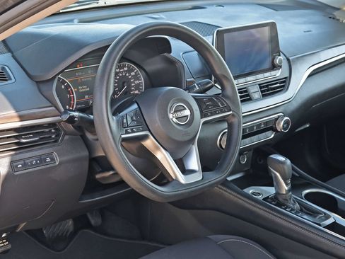 Used 2023 Nissan Altima 2.5 SV FWD image 11