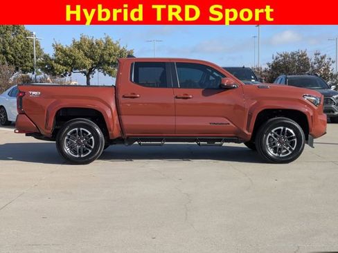 Used 2025 Toyota Tacoma TRD Sport image 4