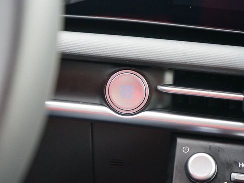 Certified 2025 Hyundai Tucson SE image 23