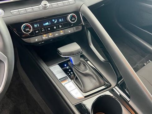 Certified 2025 Hyundai Elantra SEL image 22