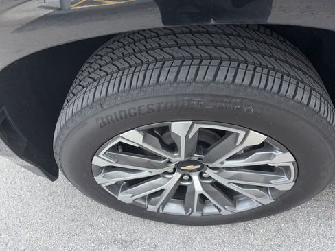 Used 2026 Chevrolet Suburban High Country image 9