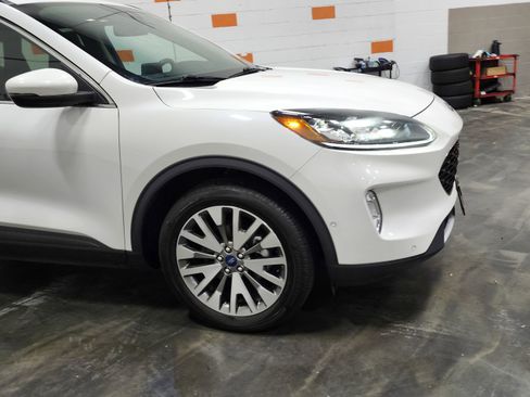Used 2020 Ford Escape Titanium image 11