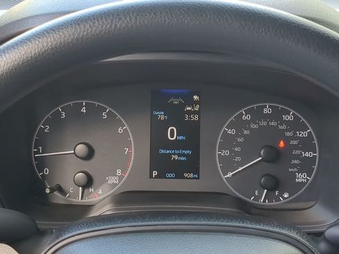 Used 2024 Toyota Corolla Cross L FWD image 32