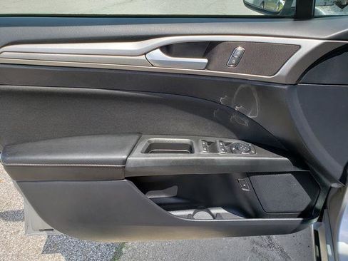 Used 2020 Ford Fusion SE FWD image 10