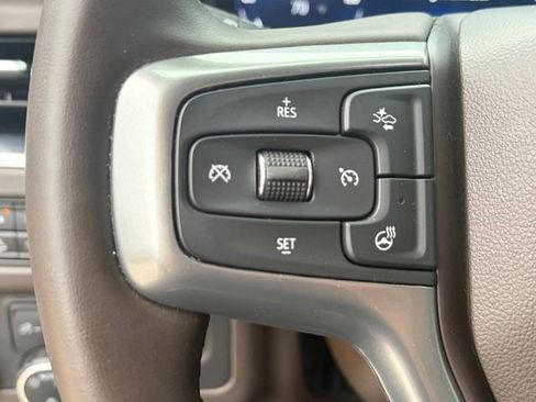 Used 2024 Chevrolet Tahoe Z71 w/ Luxury Package AWD/4WD image 5