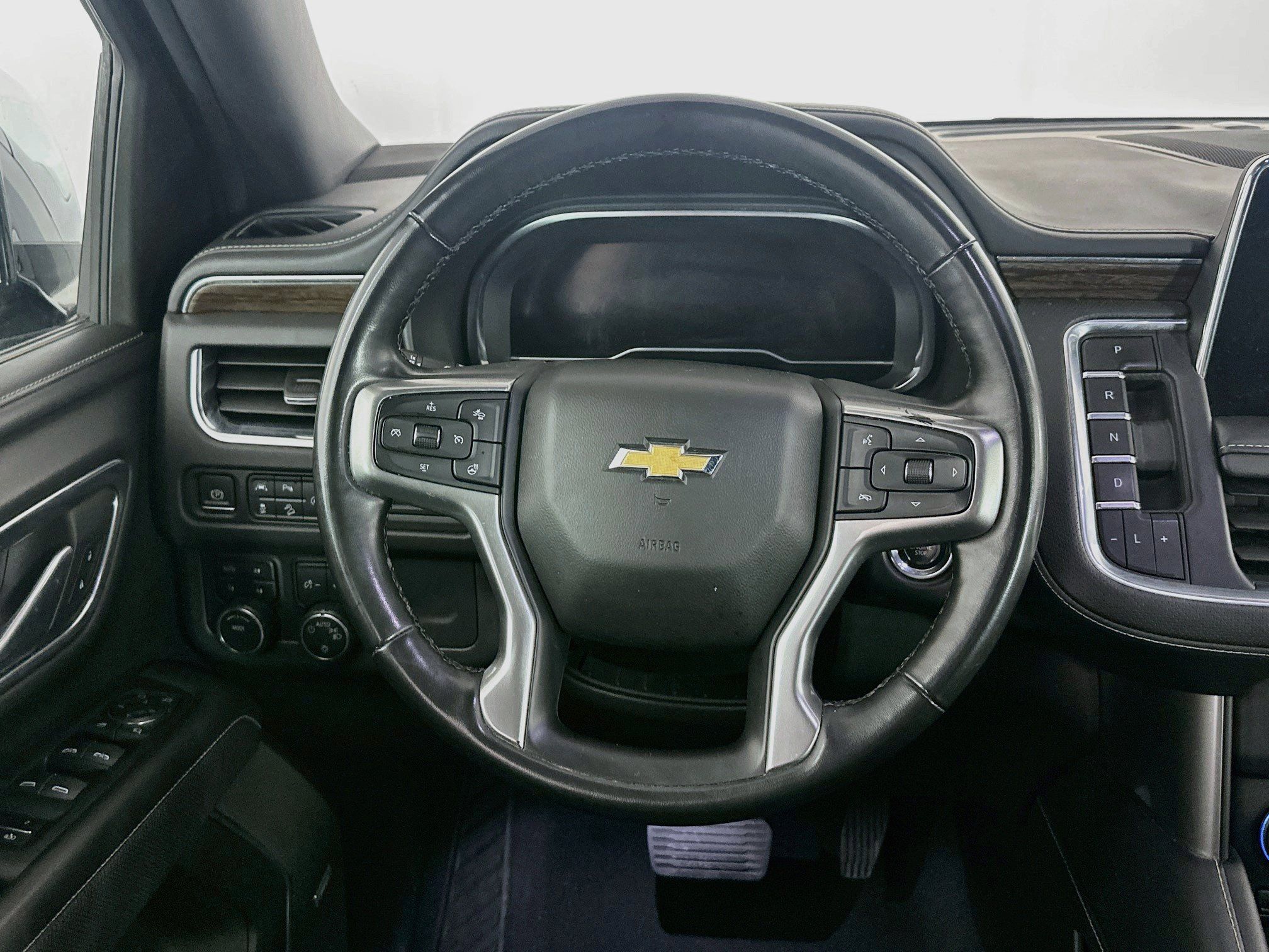 Used 2023 Chevrolet Suburban Premier AWD/4WD image 18