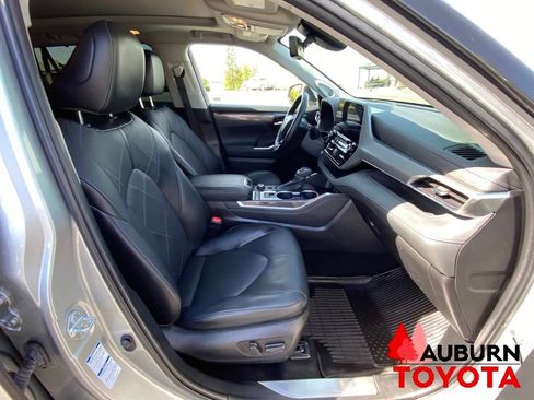 Used 2022 Toyota Highlander Platinum AWD/4WD image 16