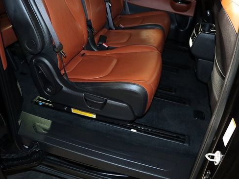 Used 2023 Kia Carnival SX image 33