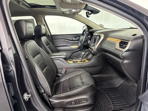 Used 2017 GMC Acadia Denali w/ Technology Package AWD/4WD image 4