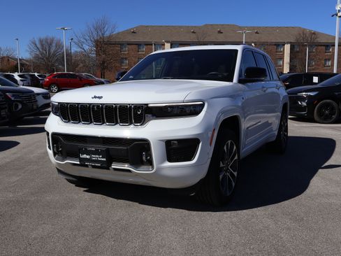 Used 2022 Jeep Grand Cherokee Overland w/ Advanced Protech Group III image 3