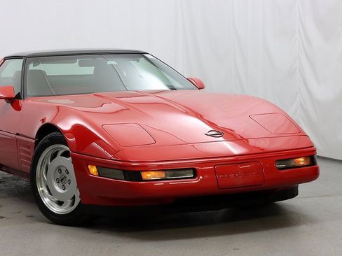 Used 1992 Chevrolet Corvette Coupe image 2
