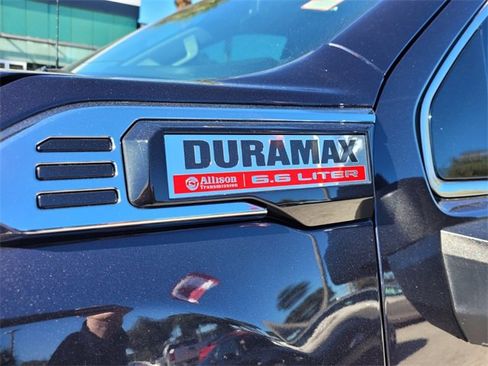 Used 2025 GMC Sierra 2500 SLT w/ SLT Premium Package image 3