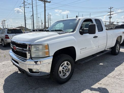 Used 2011 Chevrolet Silverado 2500 LT w/ Interior Plus Package AWD/4WD image 37