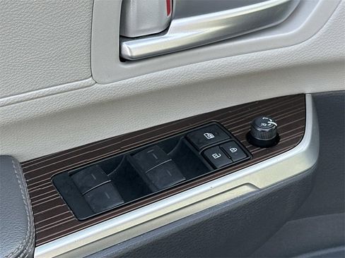 Used 2024 Toyota Sienna XLE image 17