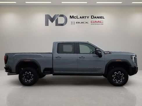 Used 2024 GMC Sierra 2500 AT4X AWD/4WD image 6