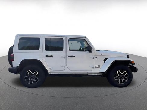Used 2025 Jeep Wrangler Unlimited Sahara AWD/4WD image 8