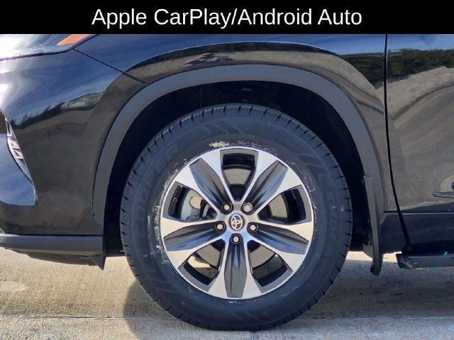 Used 2024 Toyota Highlander XLE AWD/4WD image 10