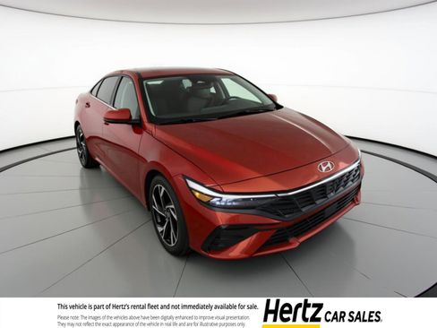 Used 2025 Hyundai Elantra SEL FWD image 1