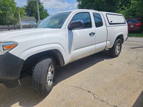Used 2018 Toyota Tacoma SR RWD image 3