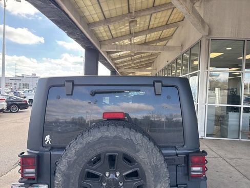 Used 2017 Jeep Wrangler Unlimited Sport image 5