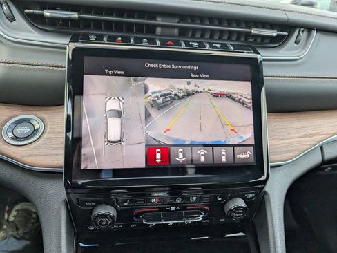 Used 2021 Jeep Grand Cherokee L Summit w/ Advanced Protech Group IV AWD/4WD image 25