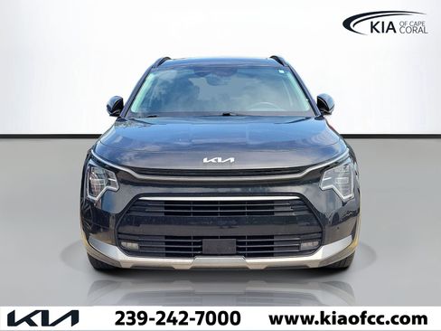 Used 2023 Kia Niro SX Touring FWD image 2
